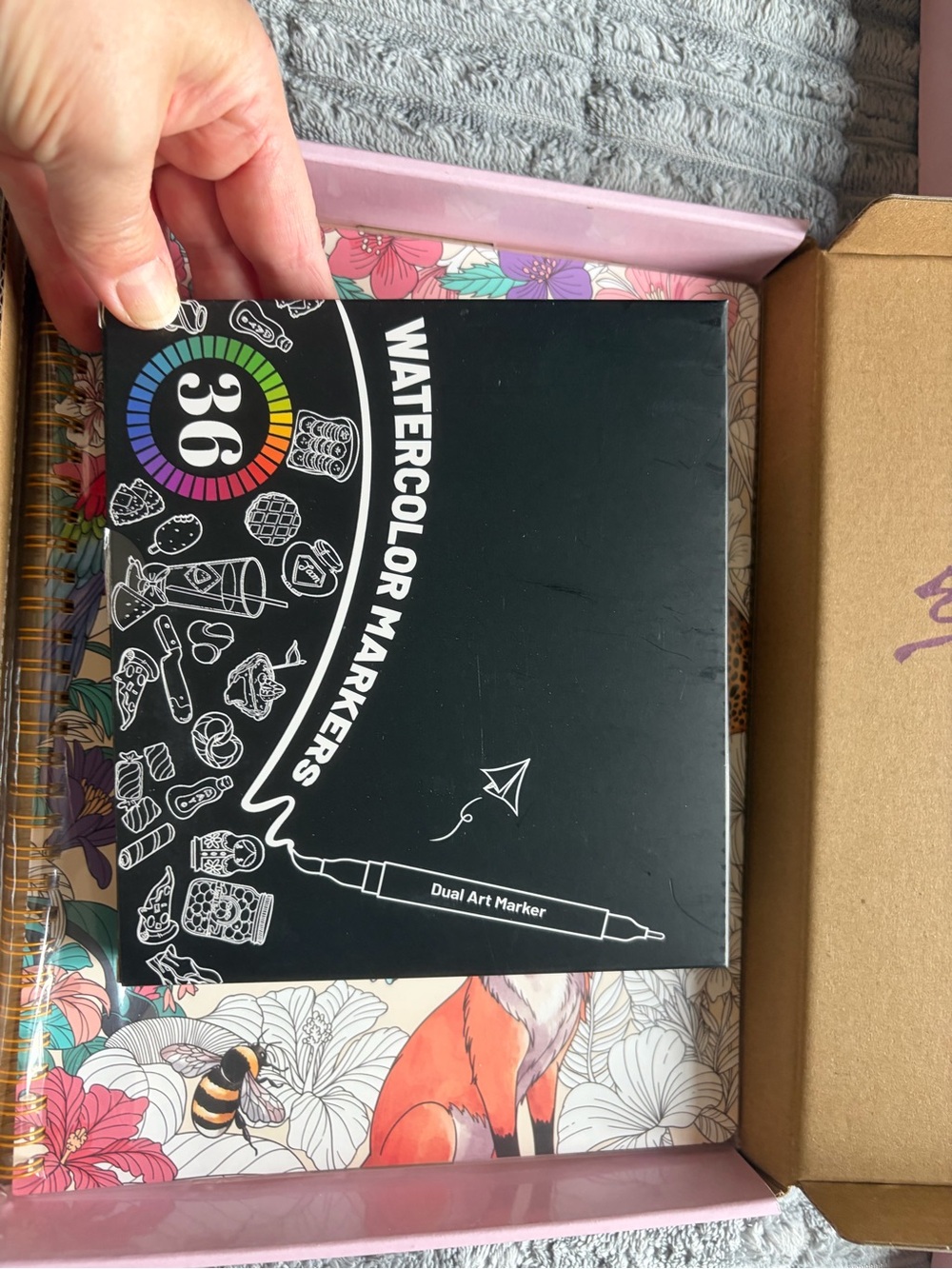 Adult coloring book& marker set - Picture 5 of 6